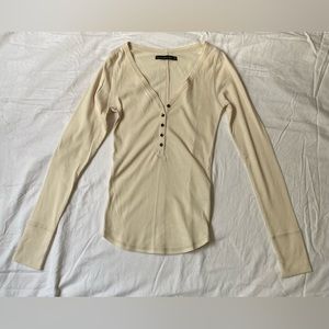 ABERCROMBIE & FITCH • Long Sleeve T-Shirt • Cream/Ivory • EUC • XS
